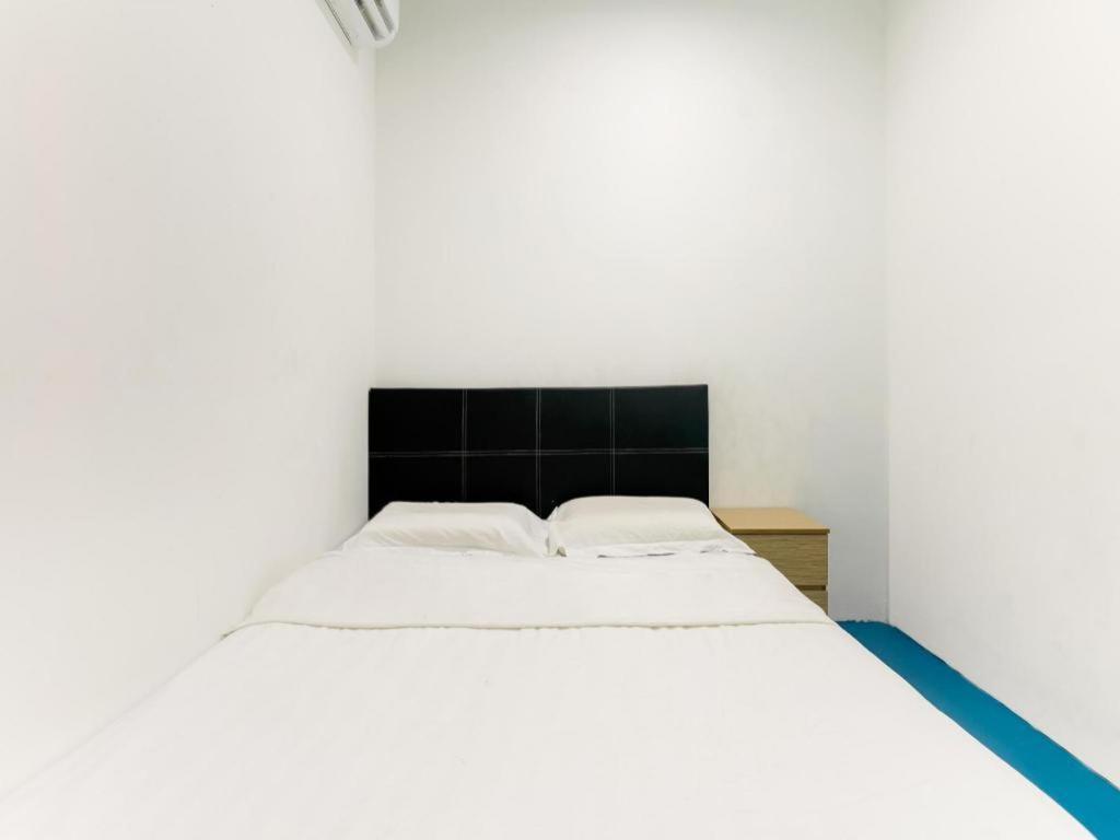 Spot On 89726 Capsule Inn Kota Kinabalu Bagian luar foto